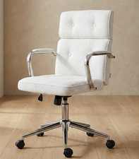 Weißer Bürostuhl gepolsterte